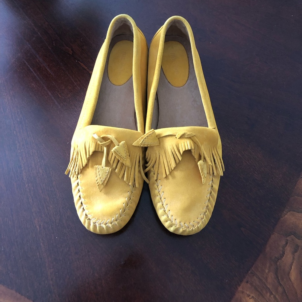 NWOT Me Too Mustard Yellow Errow Fringe Tassel Moccasin Suede Loafers Shoes 8.5 - Picture 3 of 11
